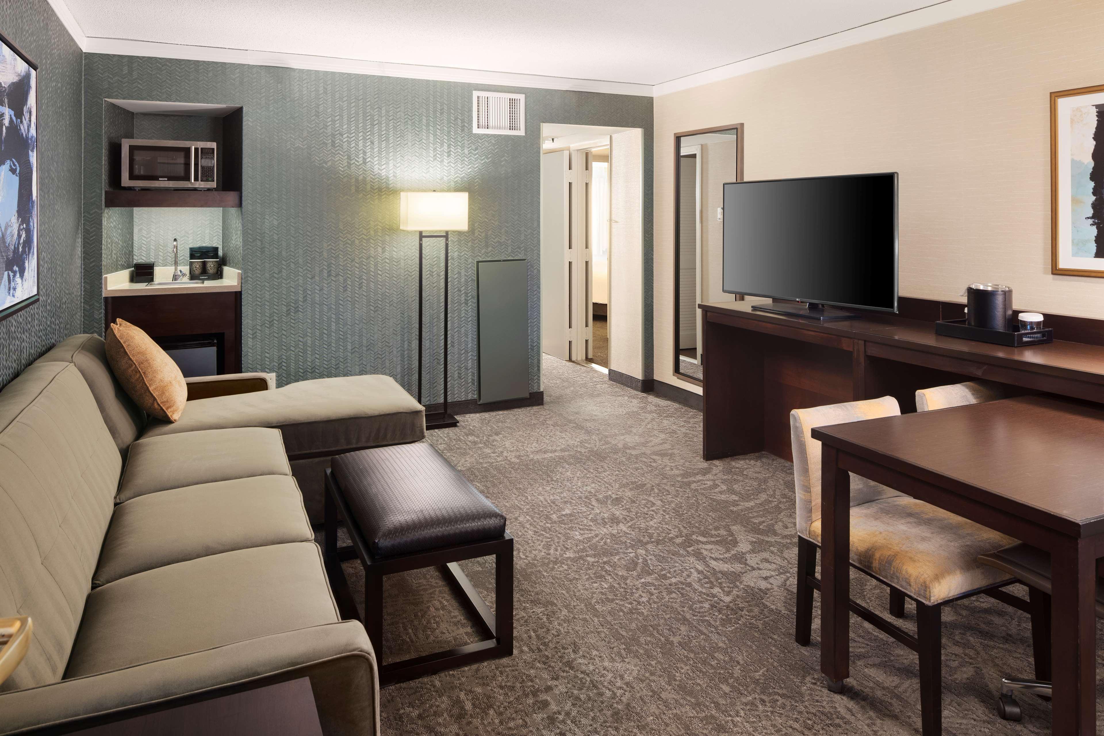Embassy Suites Tysons Corner Ngoại thất bức ảnh
