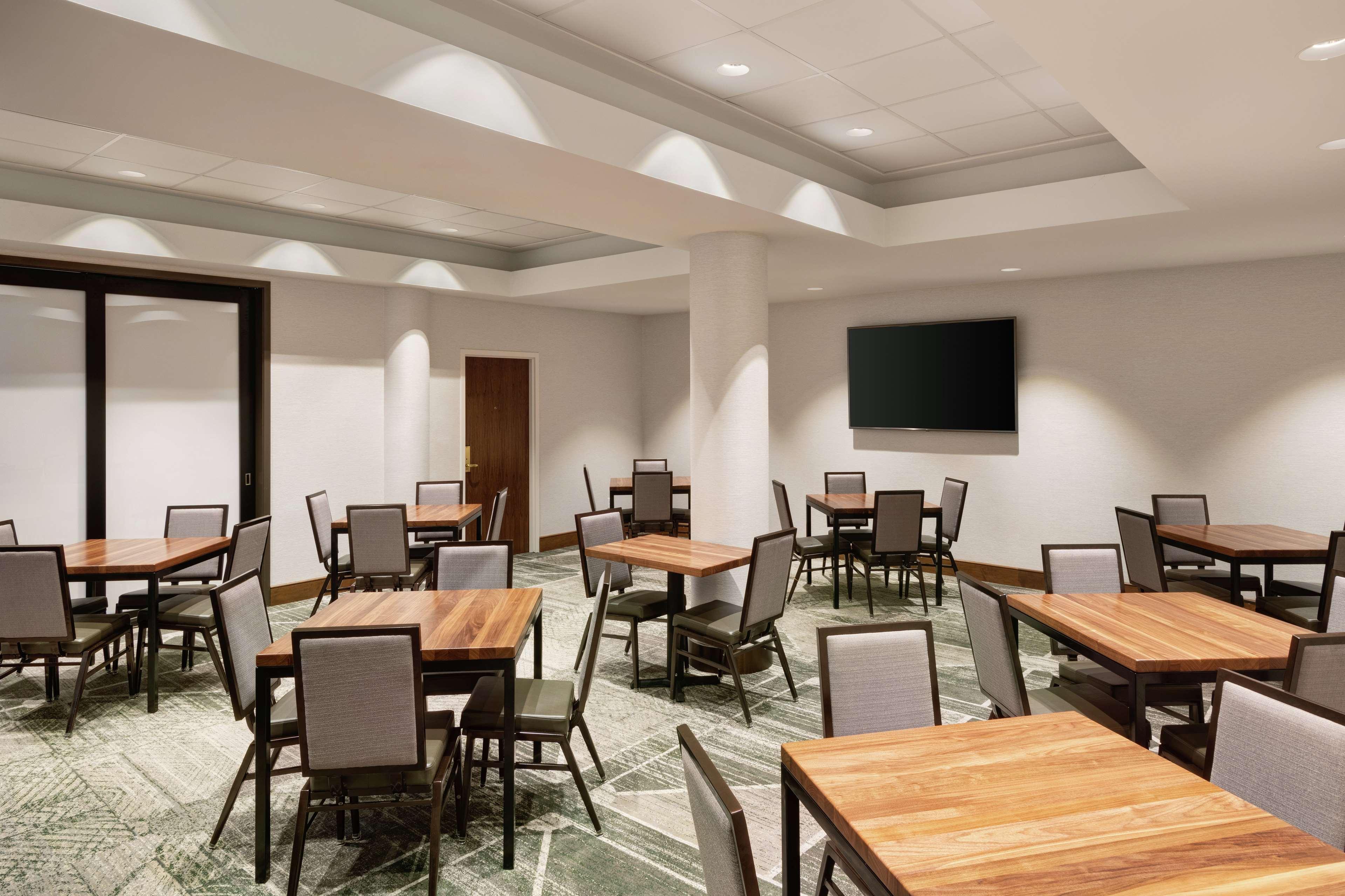 Embassy Suites Tysons Corner Ngoại thất bức ảnh