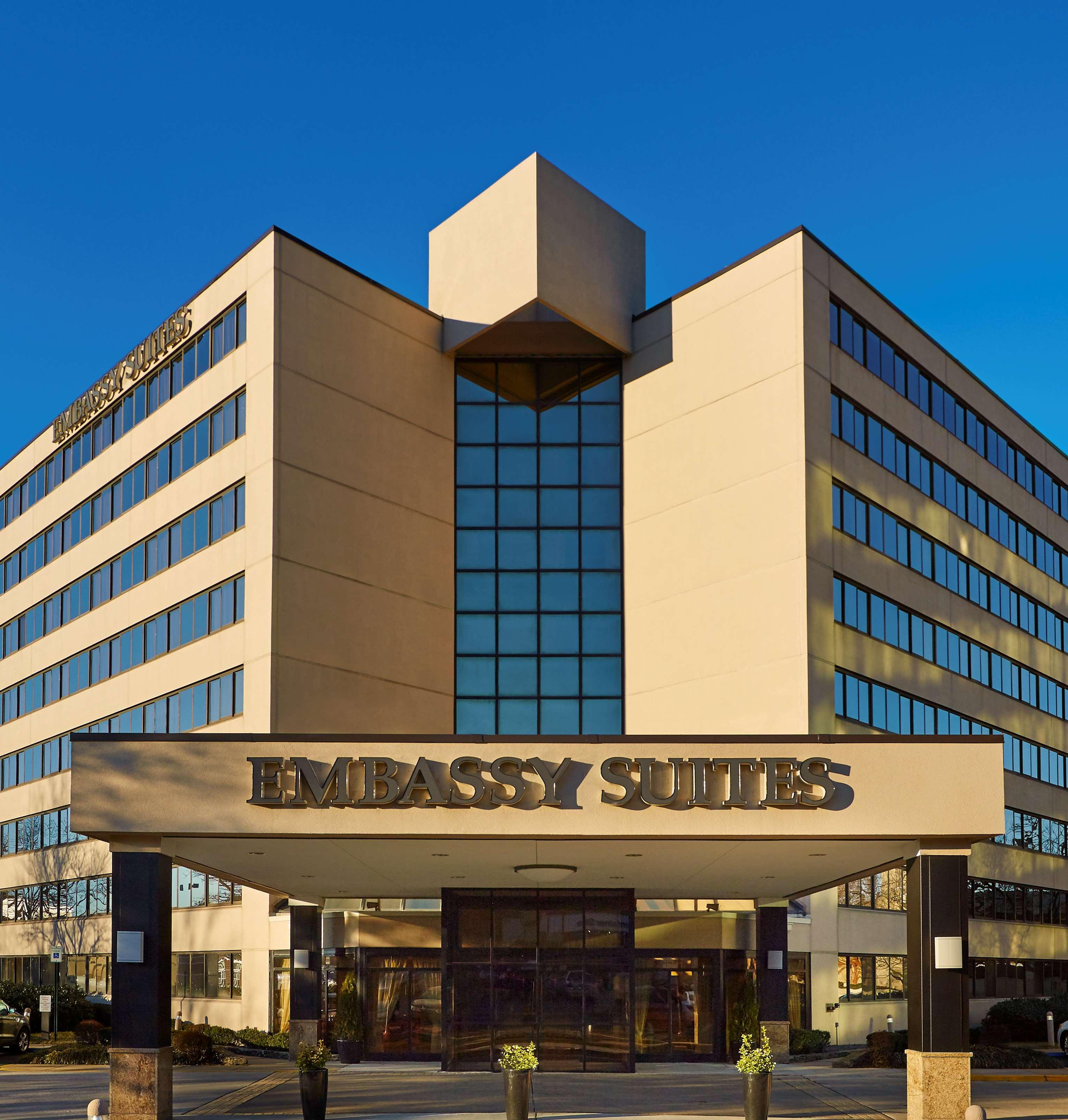 Embassy Suites Tysons Corner Ngoại thất bức ảnh