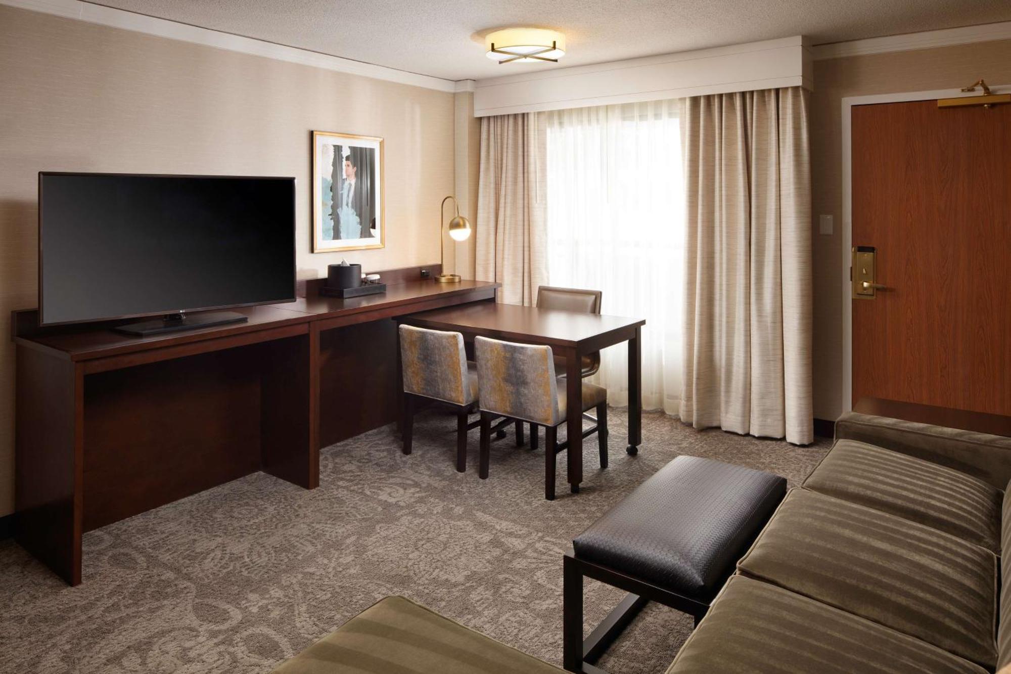 Embassy Suites Tysons Corner Ngoại thất bức ảnh