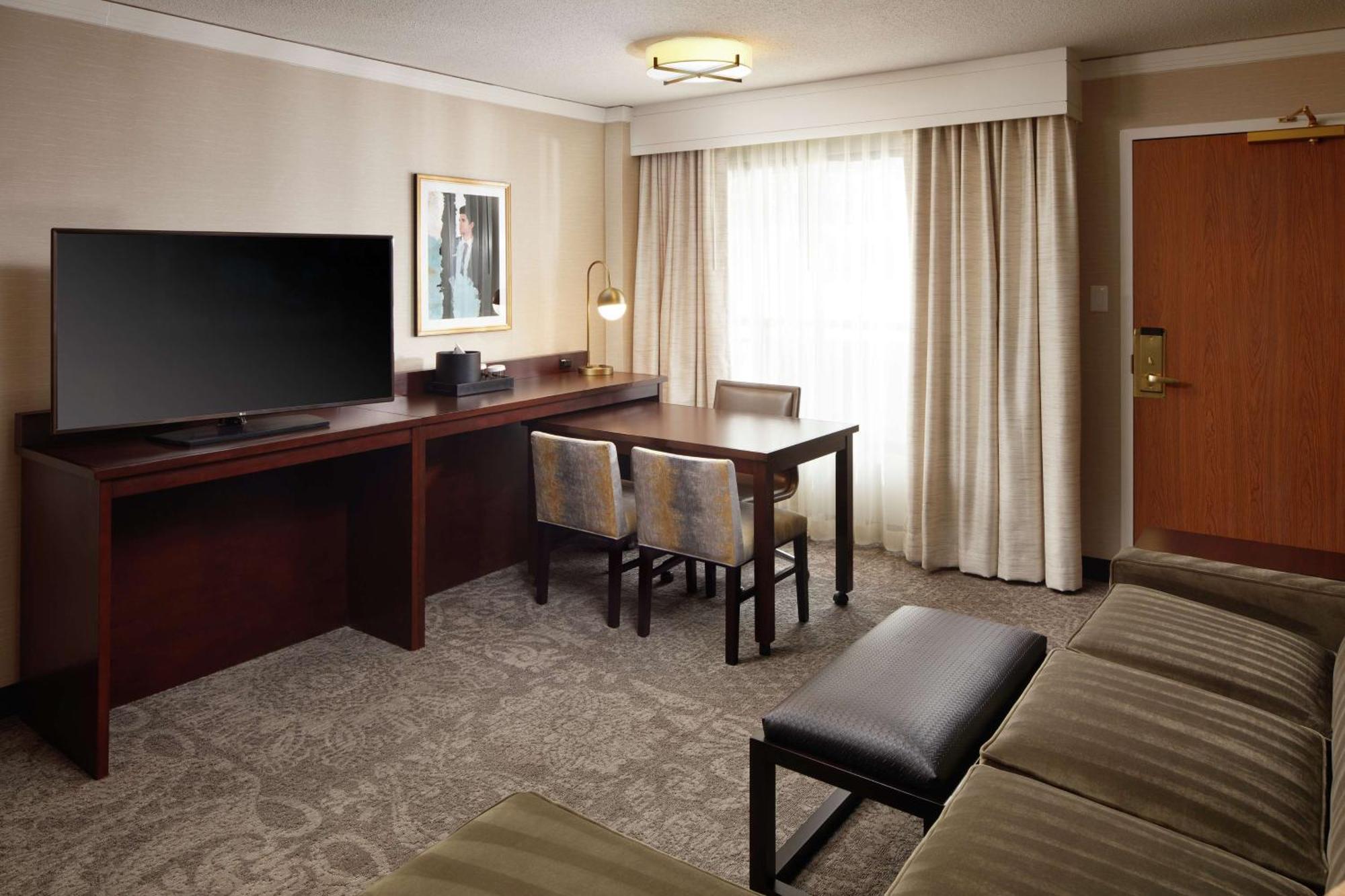 Embassy Suites Tysons Corner Ngoại thất bức ảnh