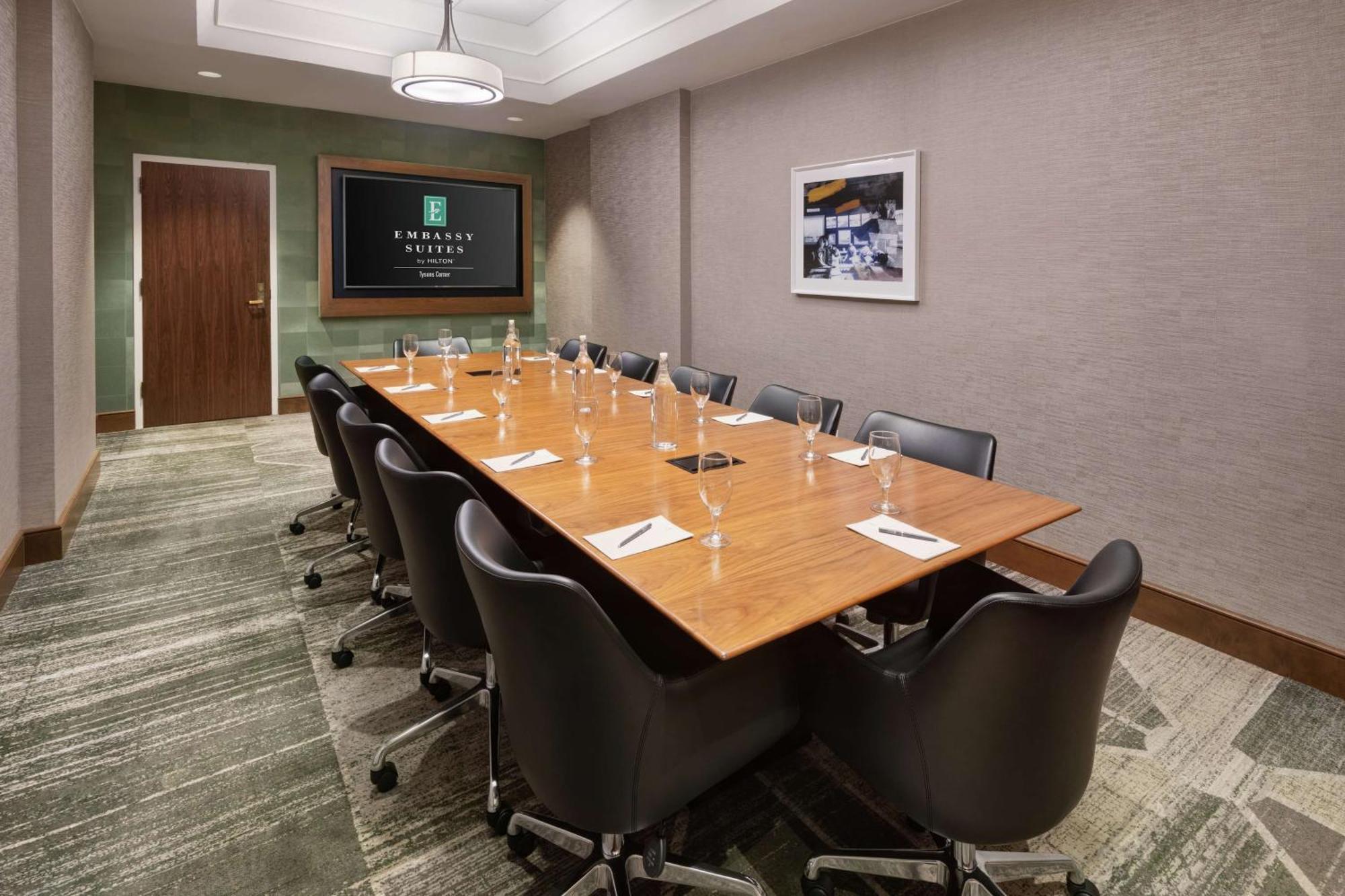 Embassy Suites Tysons Corner Ngoại thất bức ảnh