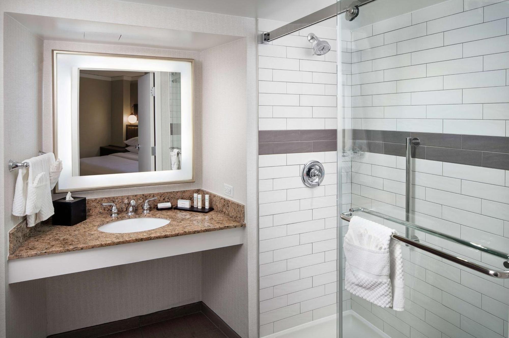 Embassy Suites Tysons Corner Ngoại thất bức ảnh