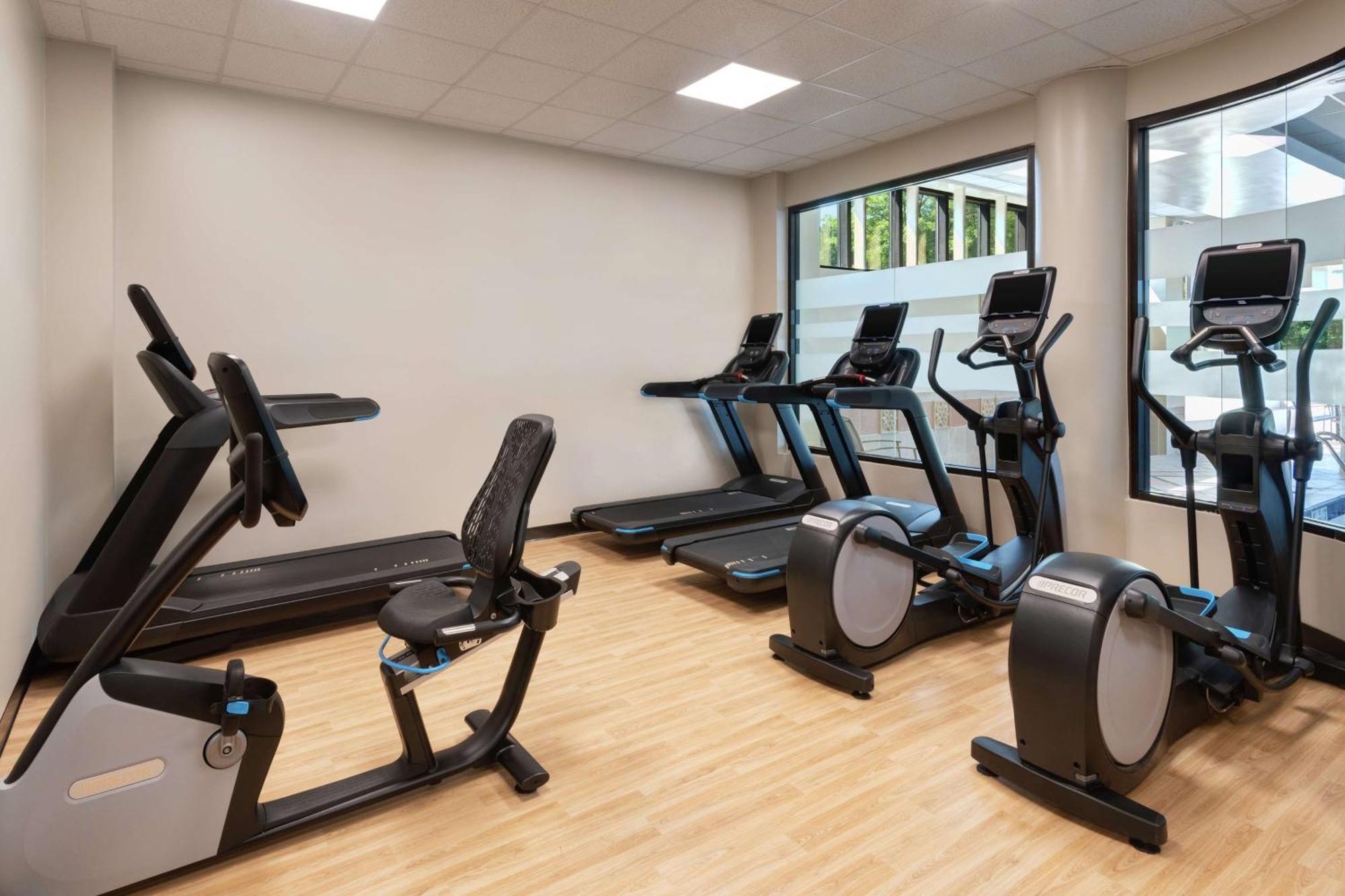 Embassy Suites Tysons Corner Ngoại thất bức ảnh