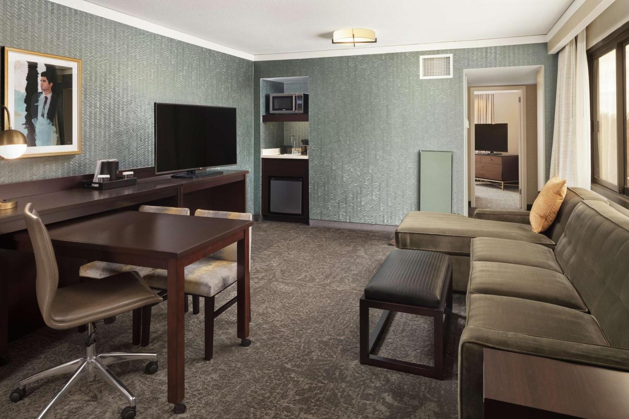 Embassy Suites Tysons Corner Ngoại thất bức ảnh