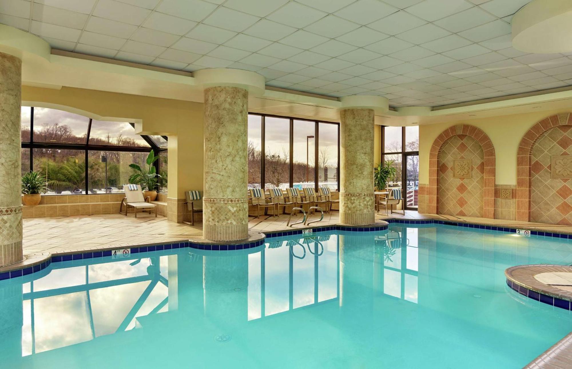 Embassy Suites Tysons Corner Ngoại thất bức ảnh
