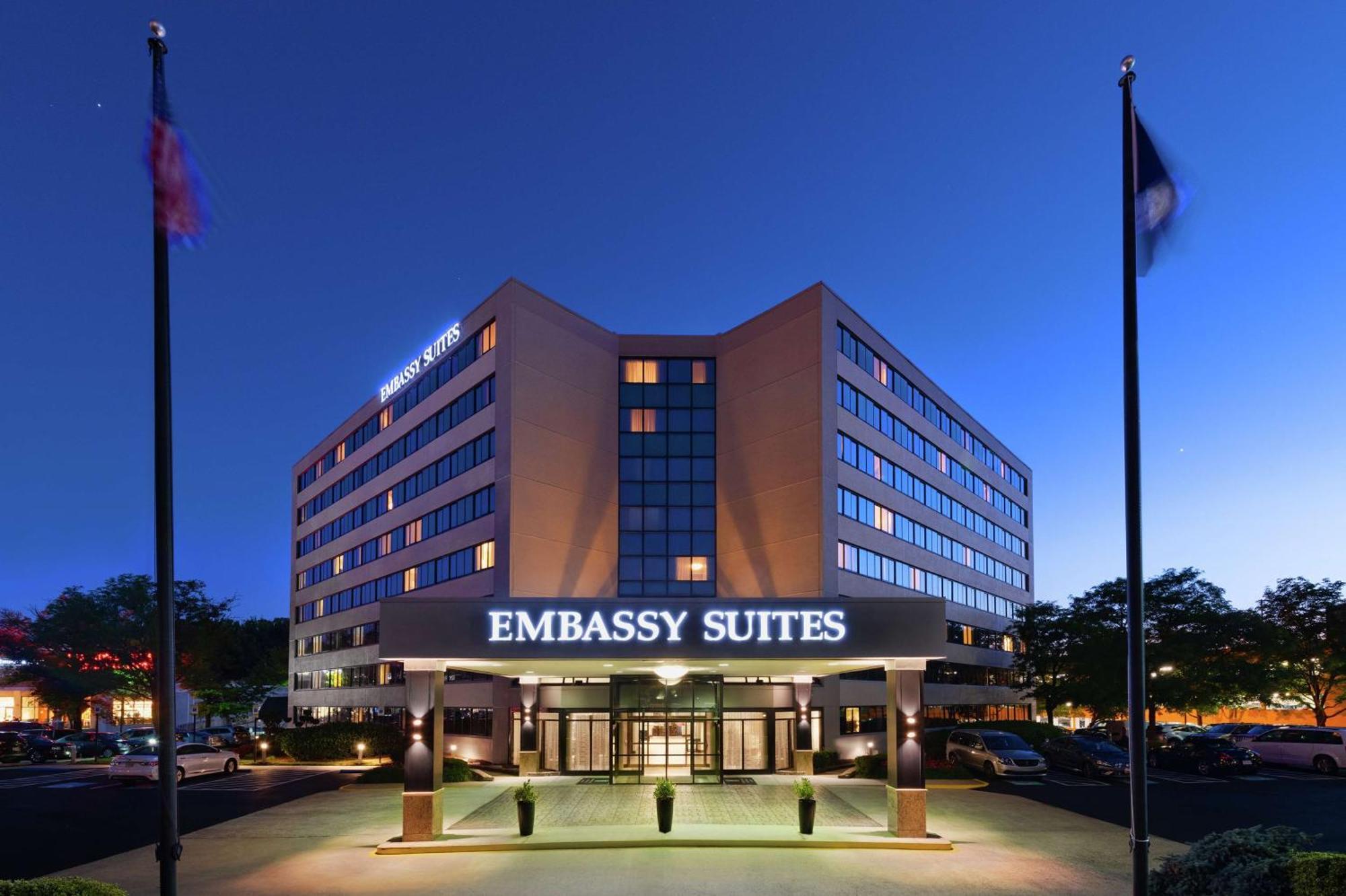 Embassy Suites Tysons Corner Ngoại thất bức ảnh