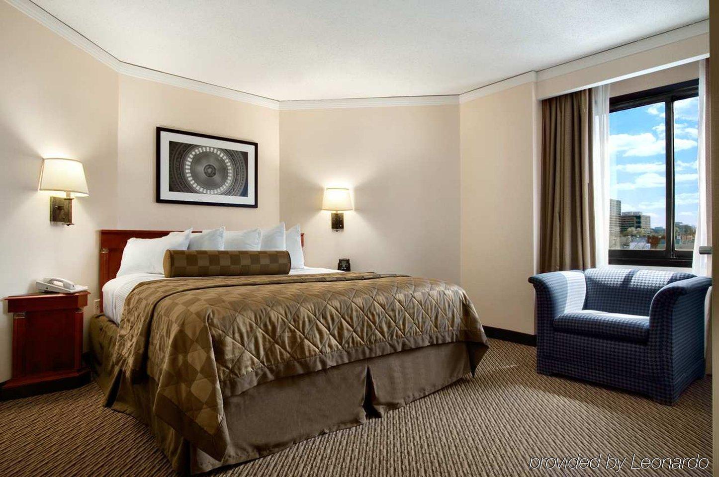 Embassy Suites Tysons Corner Phòng bức ảnh
