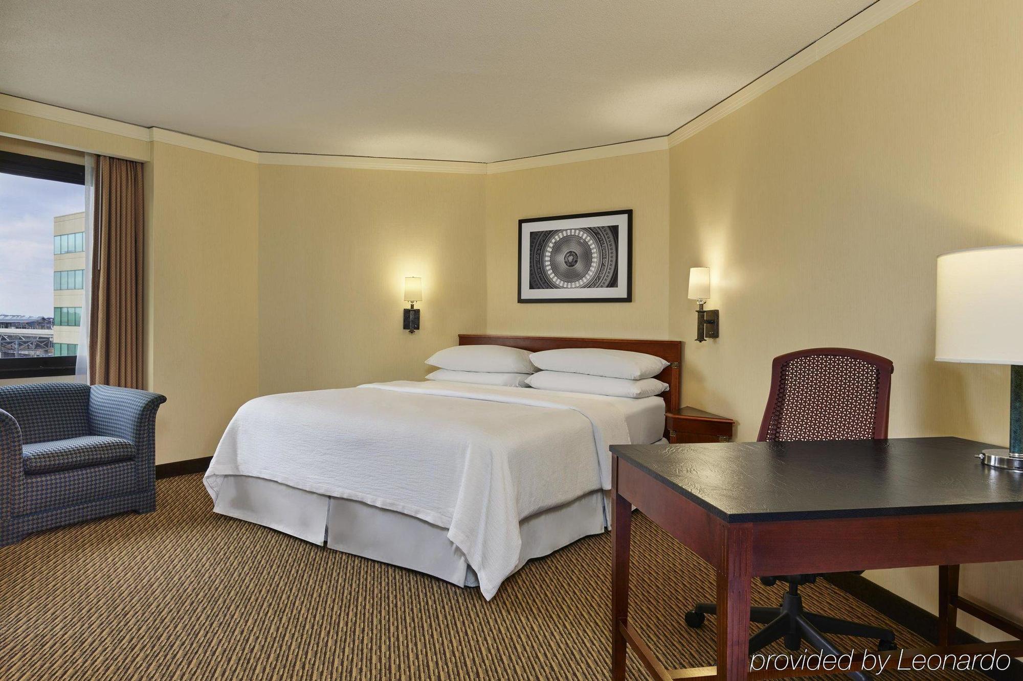 Embassy Suites Tysons Corner Ngoại thất bức ảnh