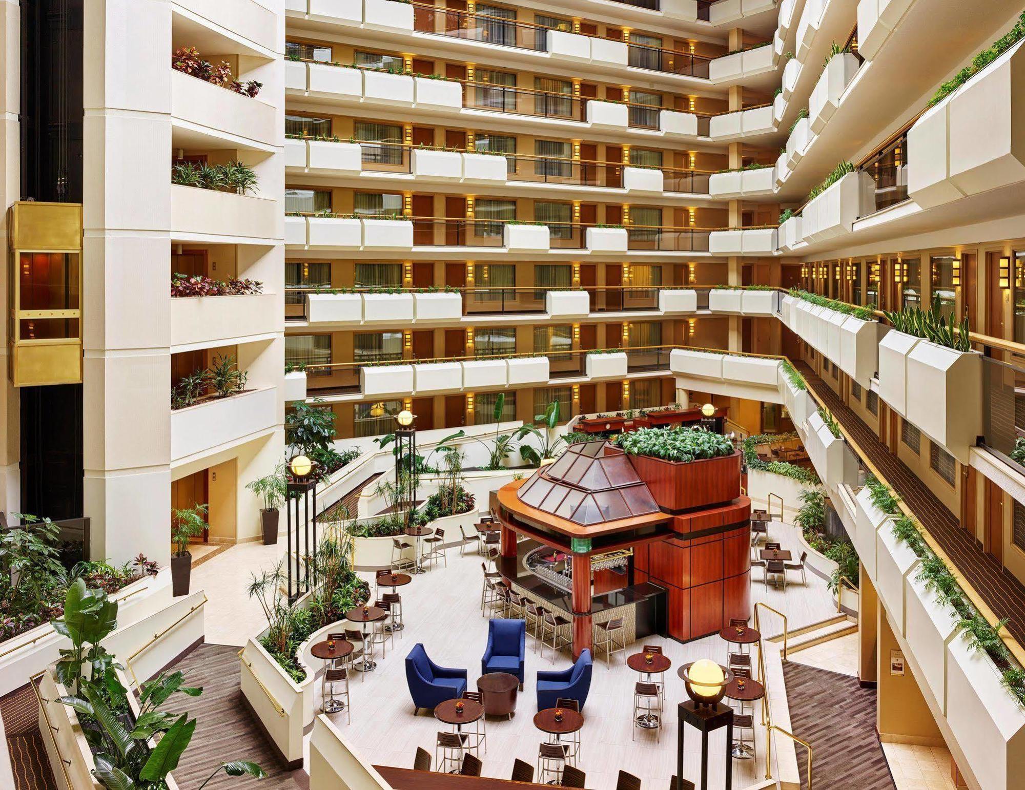 Embassy Suites Tysons Corner Ngoại thất bức ảnh