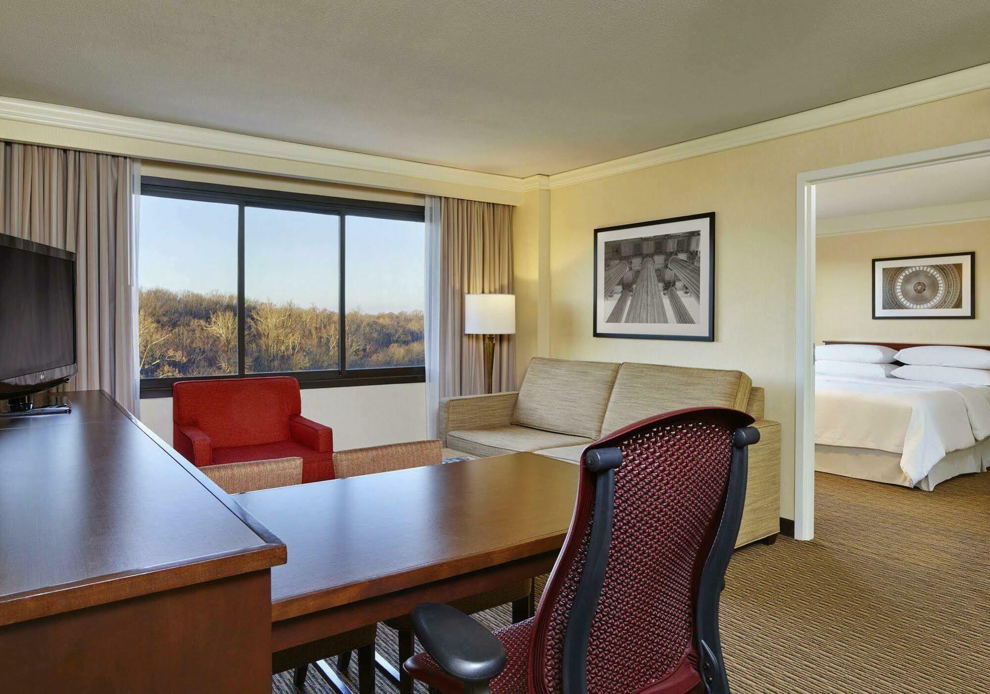 Embassy Suites Tysons Corner Ngoại thất bức ảnh
